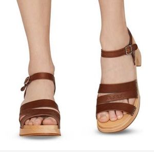 like new !! Swedish Hasbeens jesus sandal clog